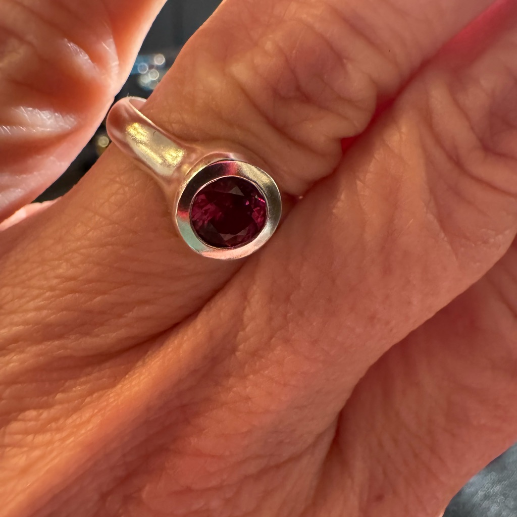 Silver Ring With Strawberry Garnet Size 7.5